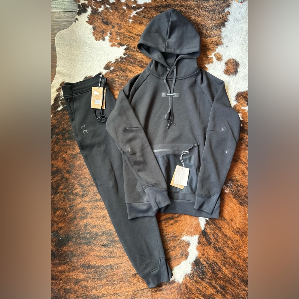 NWT On Men’s Hoodie and Jogger Set